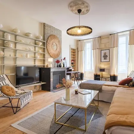 Apartment Avec Son Patio Dans Centre Historique De *