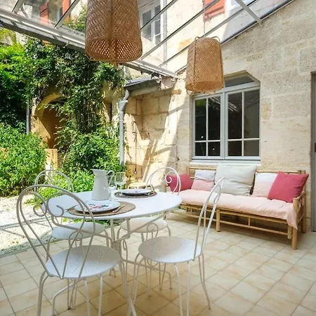 Apartment Avec Son Patio Dans Centre Historique De *