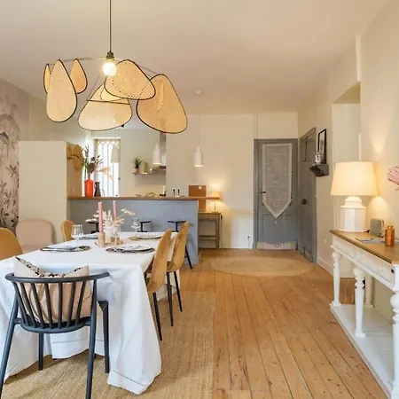 Apartment Avec Son Patio Dans Centre Historique De Bourg-sur-Gironde