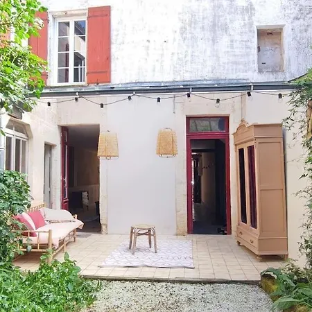 Apartment Avec Son Patio Dans Centre Historique De