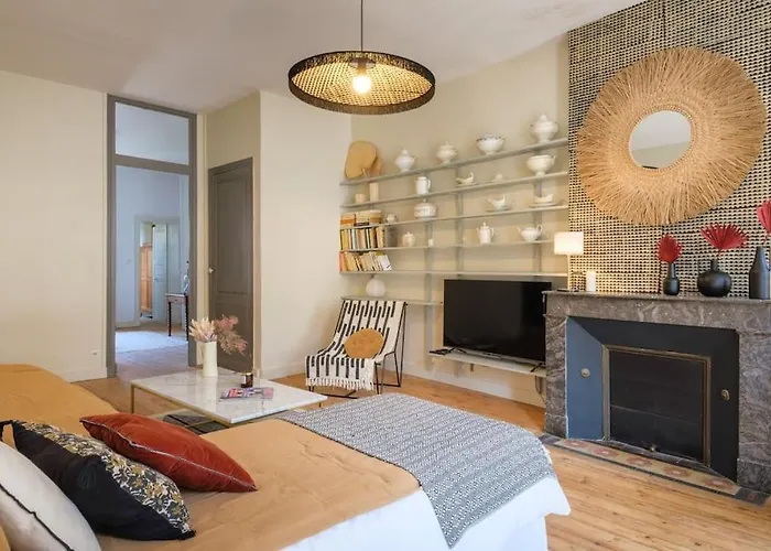 Avec Son Patio Dans Centre Historique De Apartamento